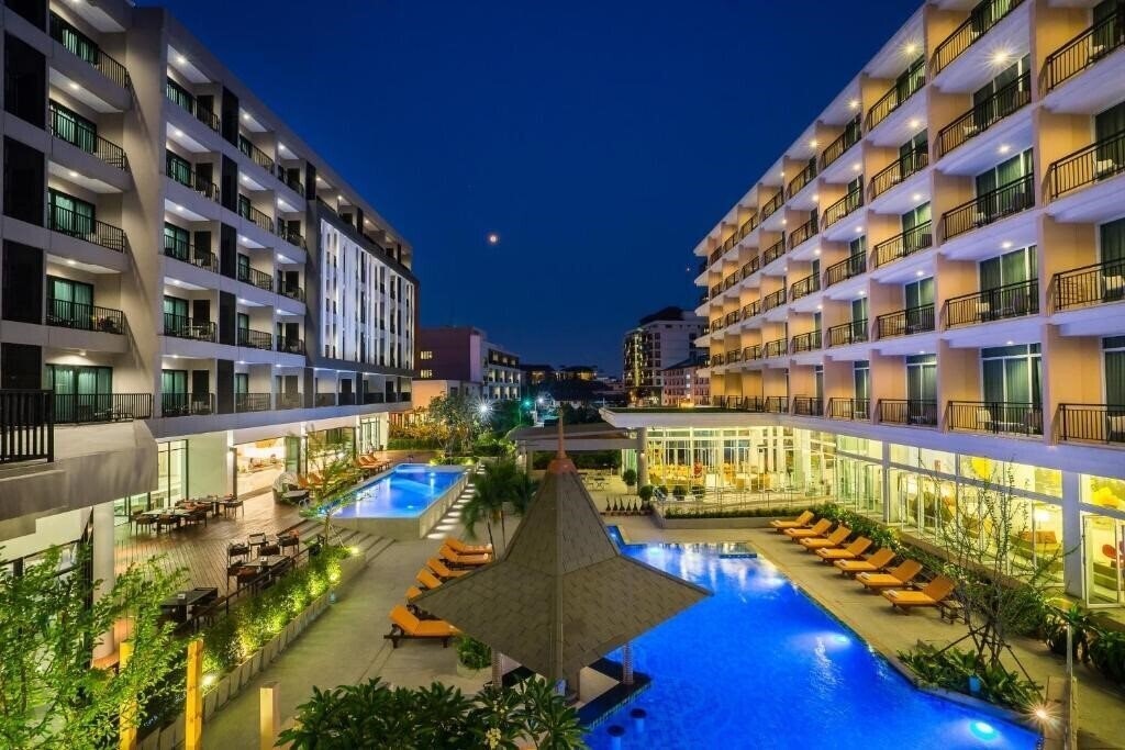 Отель Hotel J Pattaya 4*