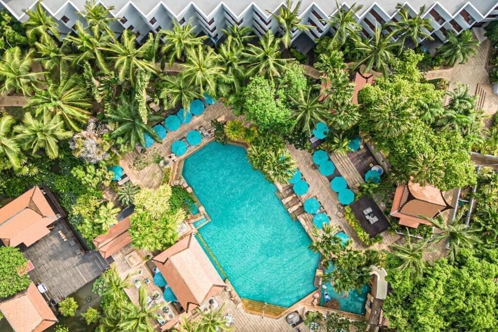 Avani Pattaya Resort & Spa 5* суреті