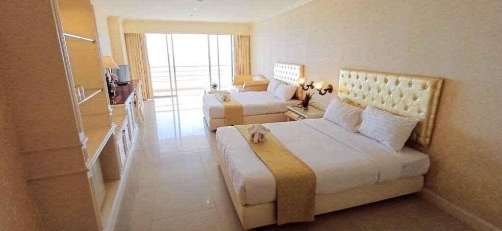 Adriatic Palace Pattaya 4* фотосуреті