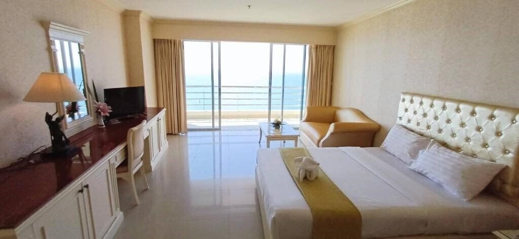 Adriatic Palace Pattaya 4* суреті
