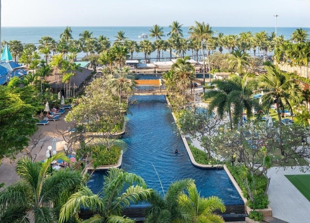 Отель Jomtien Palm Beach Hotel & Resort 4*