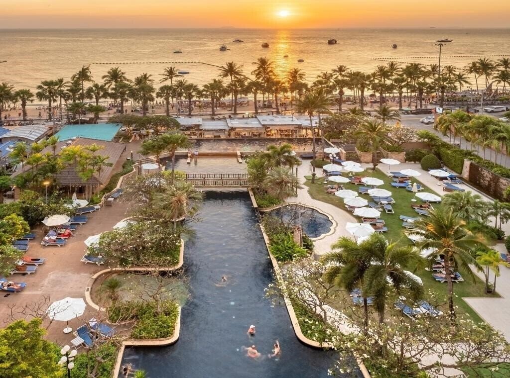 Изображение Jomtien Palm Beach Hotel & Resort 4*