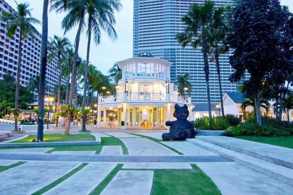 Ambassador City Jomtien Garden Wing Ikar Technic Crew 3* суреті