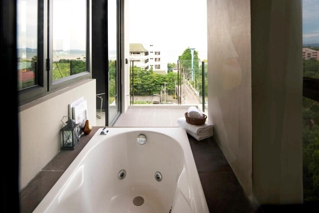 Фото X2 Vibe Pattaya Seaphere Residence 4*