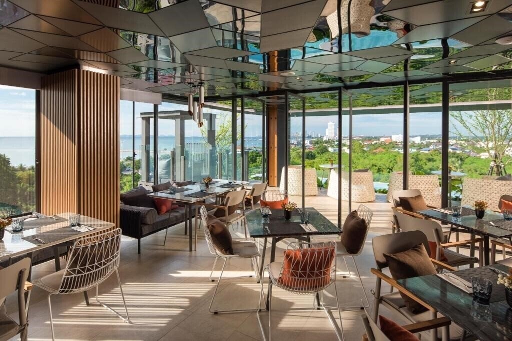 Картинка Seaphere Pattaya Hotel by Elite Suites 4*