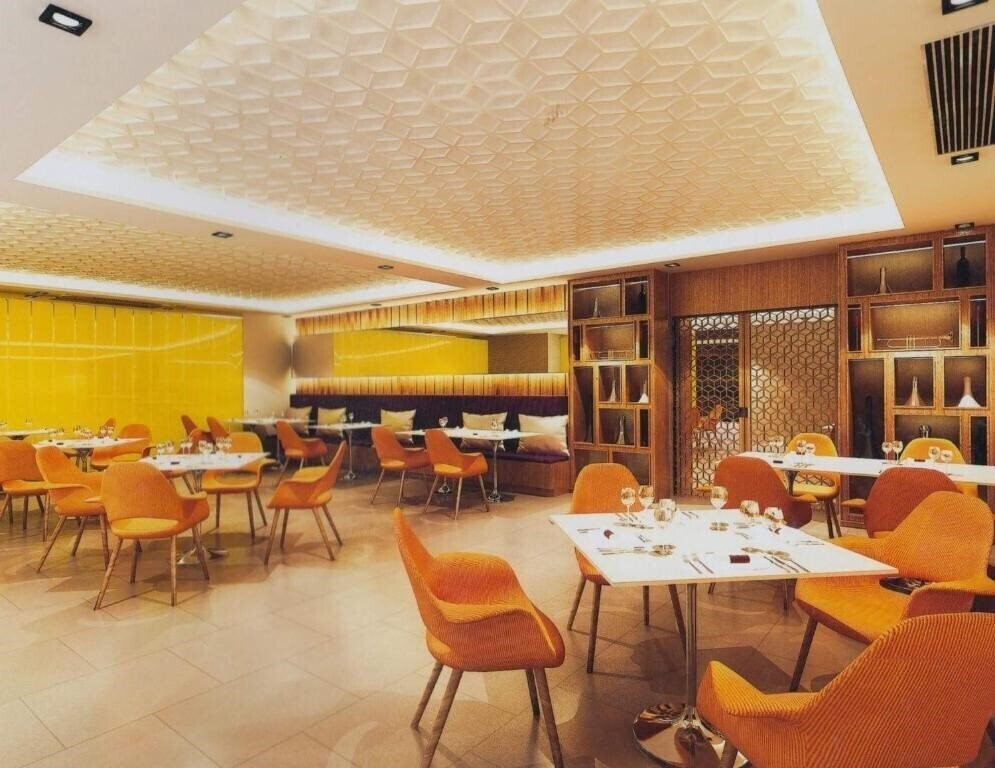 The Whisper Hotel 3* суреті