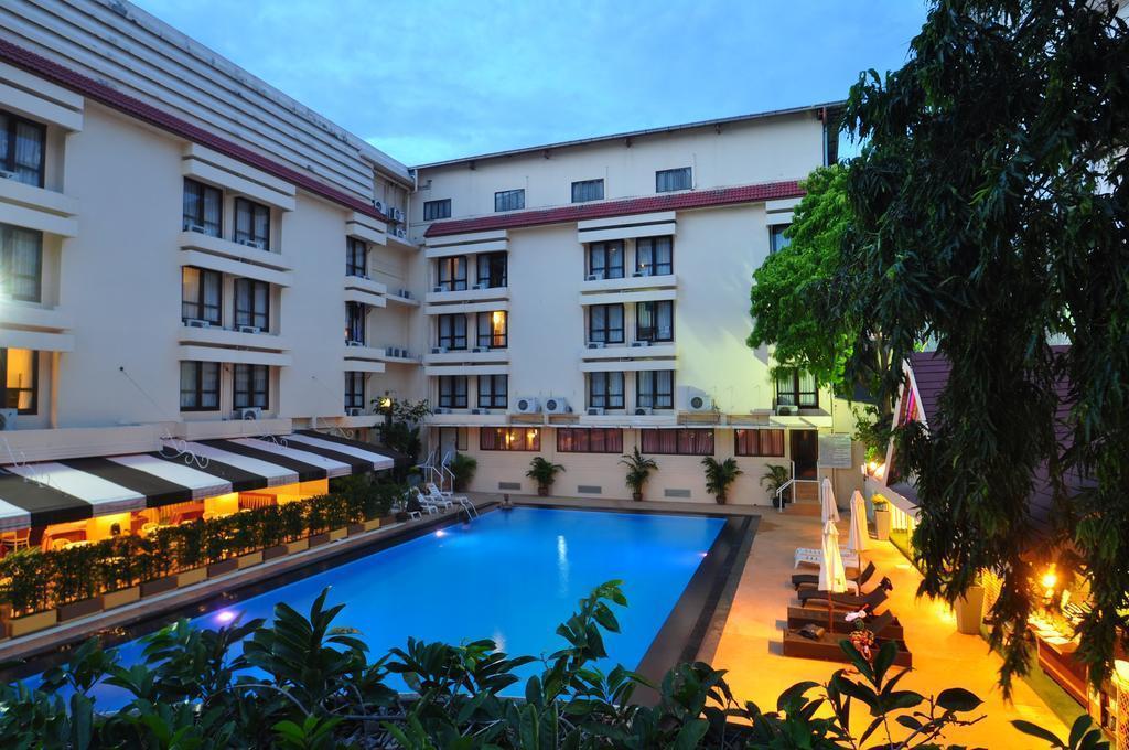 Beverly Plaza 3* қонақ үйі