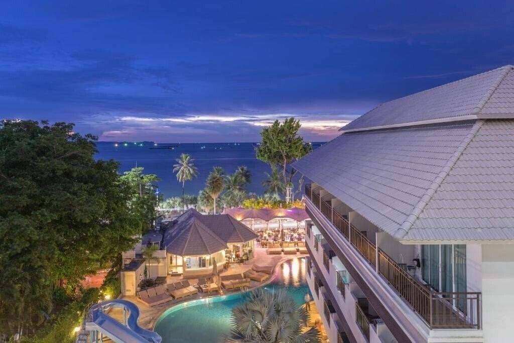 Pattaya Discovery D Beach Tower 4* қонақ үйі