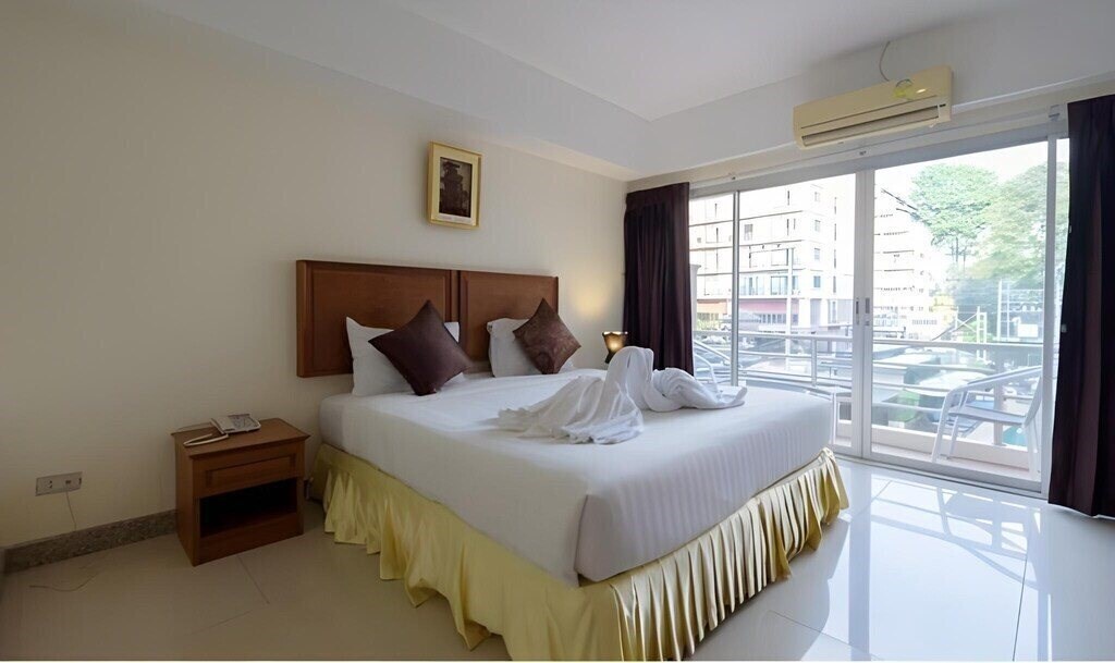 Картинка Rajadhani Hotel Pattaya 3*