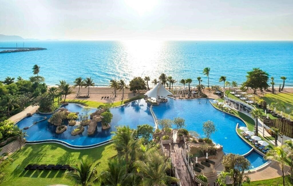 White Sand Beach Residences 4* фотосуреті