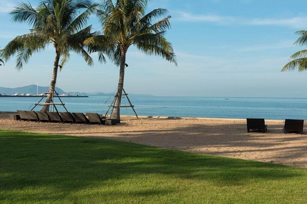 White Sand Beach Residences 4* суреті