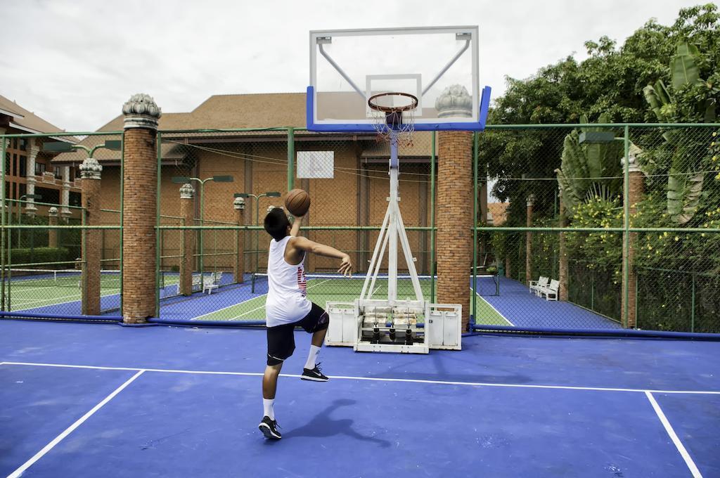 Картинка Fairtex Pattaya Sport Wing 3*