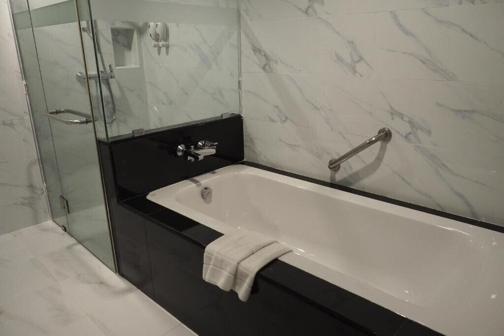 Empress Pattaya Hotel 2* фотосуреті