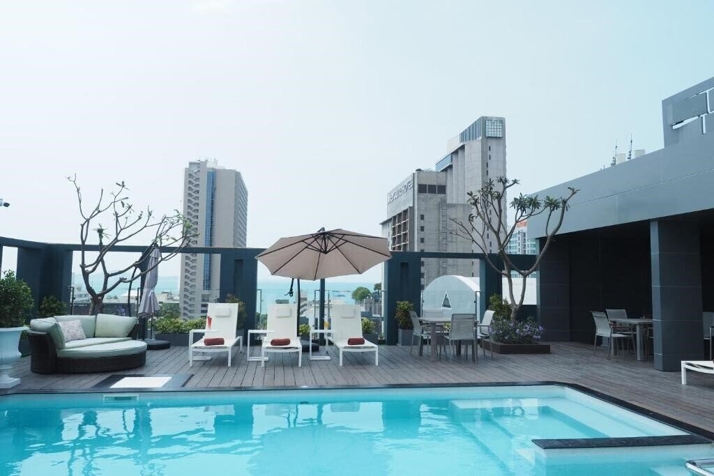 Empress Pattaya Hotel 2* суреті