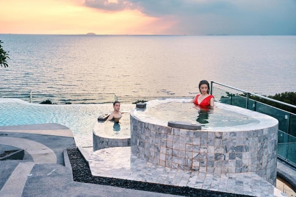 Отель Best Western Premier Bayphere Pattaya 5*