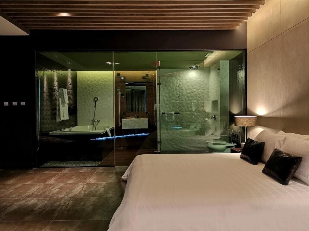 Фото Tsix5 Quarter 4*