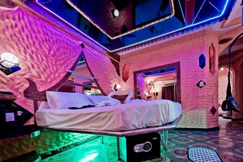 Penthouse Hotel отель без категории фотосуреті