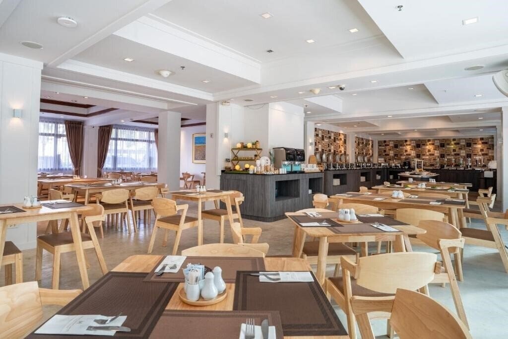 Heeton Concept Hotel Pattaya 4* суреті