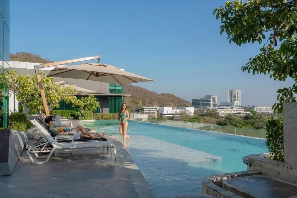 Holiday Inn & Suites Siracha Laemchabang 4* қонақ үйі