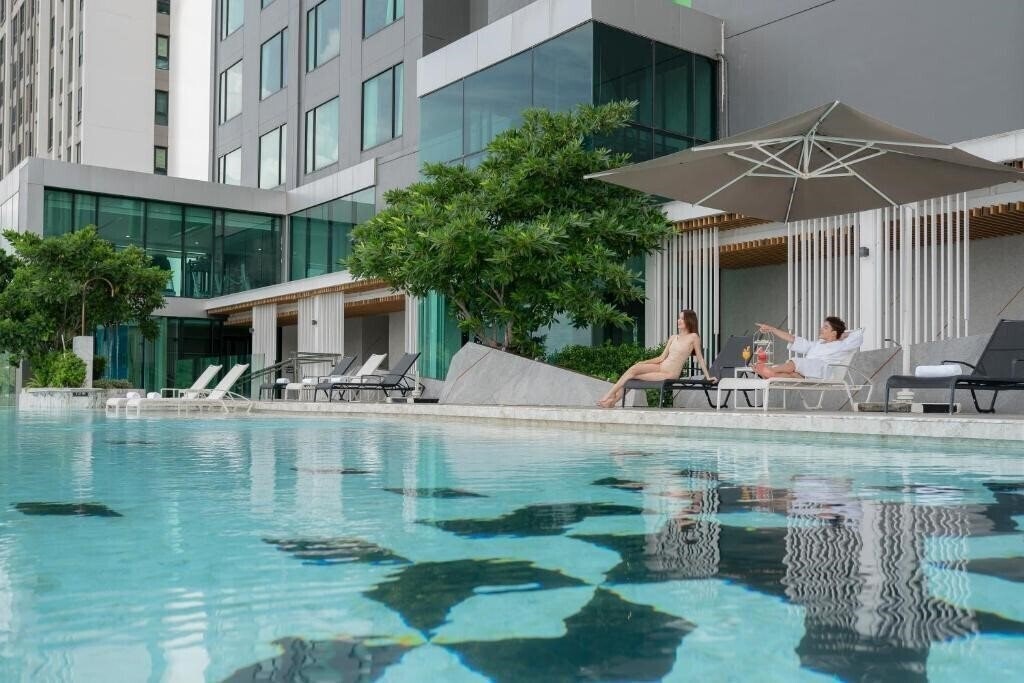 Holiday Inn & Suites Siracha Laemchabang 4* суреті