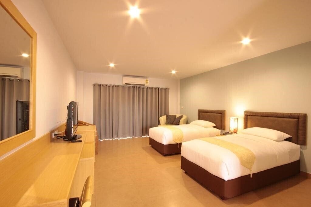 Отель Paragon Suites Resort 4*