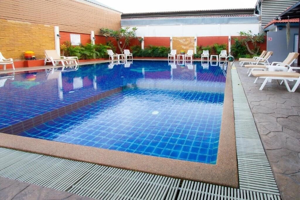 Valhalla Pattaya Hotel 3* суреті