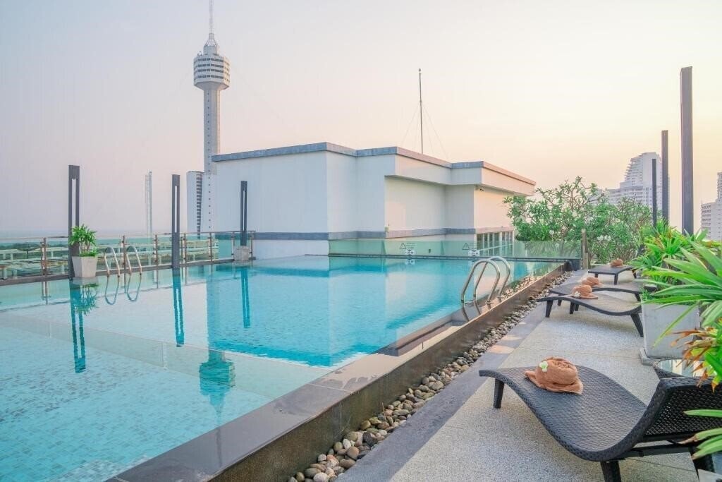 Отель Prince Palace Hotel Pattaya 3*