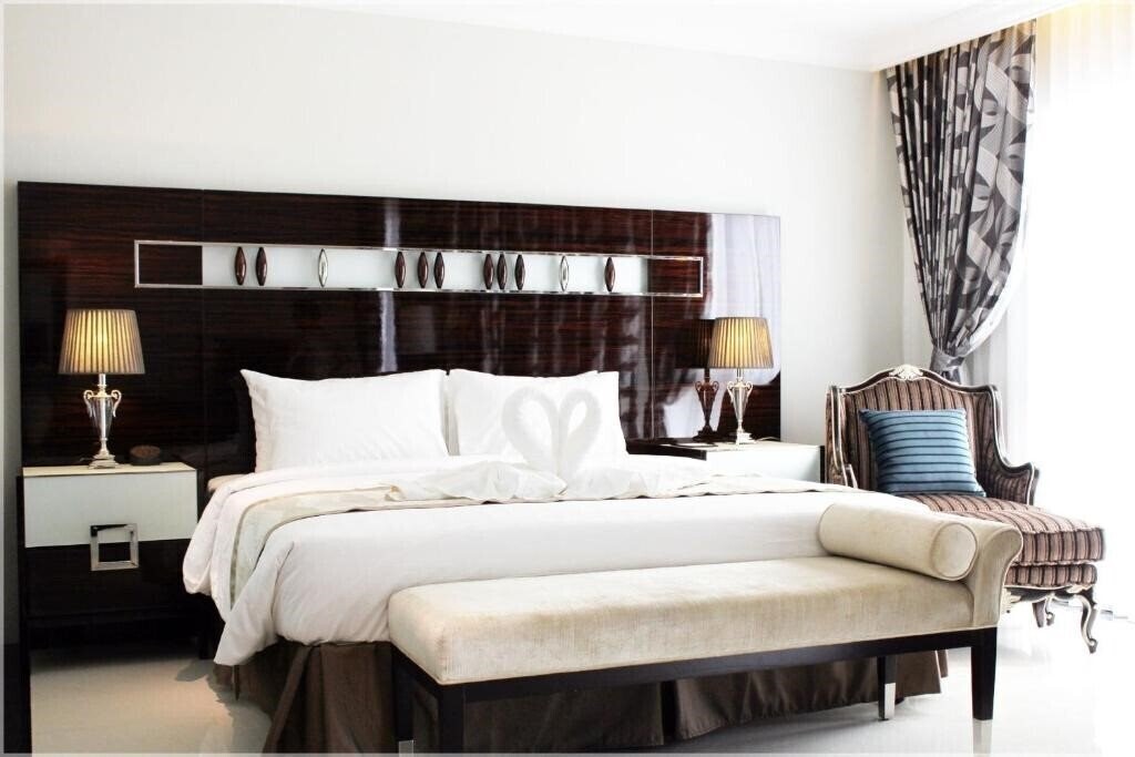 Отель Lk Royal Wing 3*