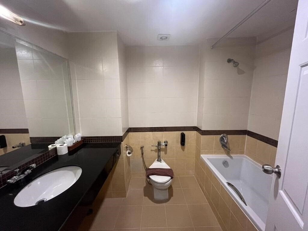 Crown Pattaya Beach Hotel 3* фотосуреті