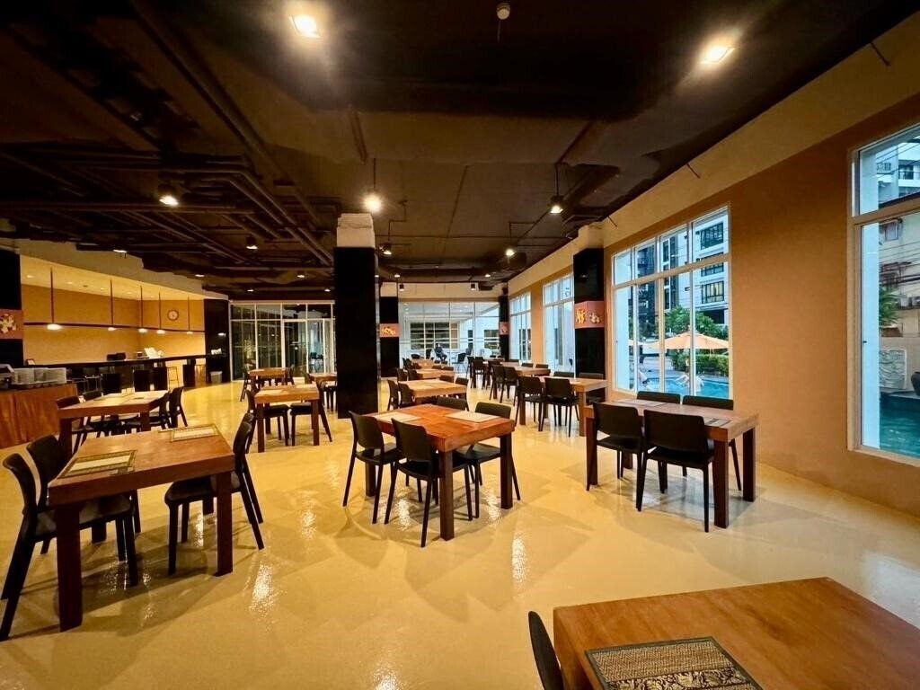 Фотография Crown Pattaya Beach Hotel 3*