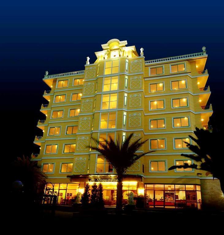 Фото Four Seasons Place 3*