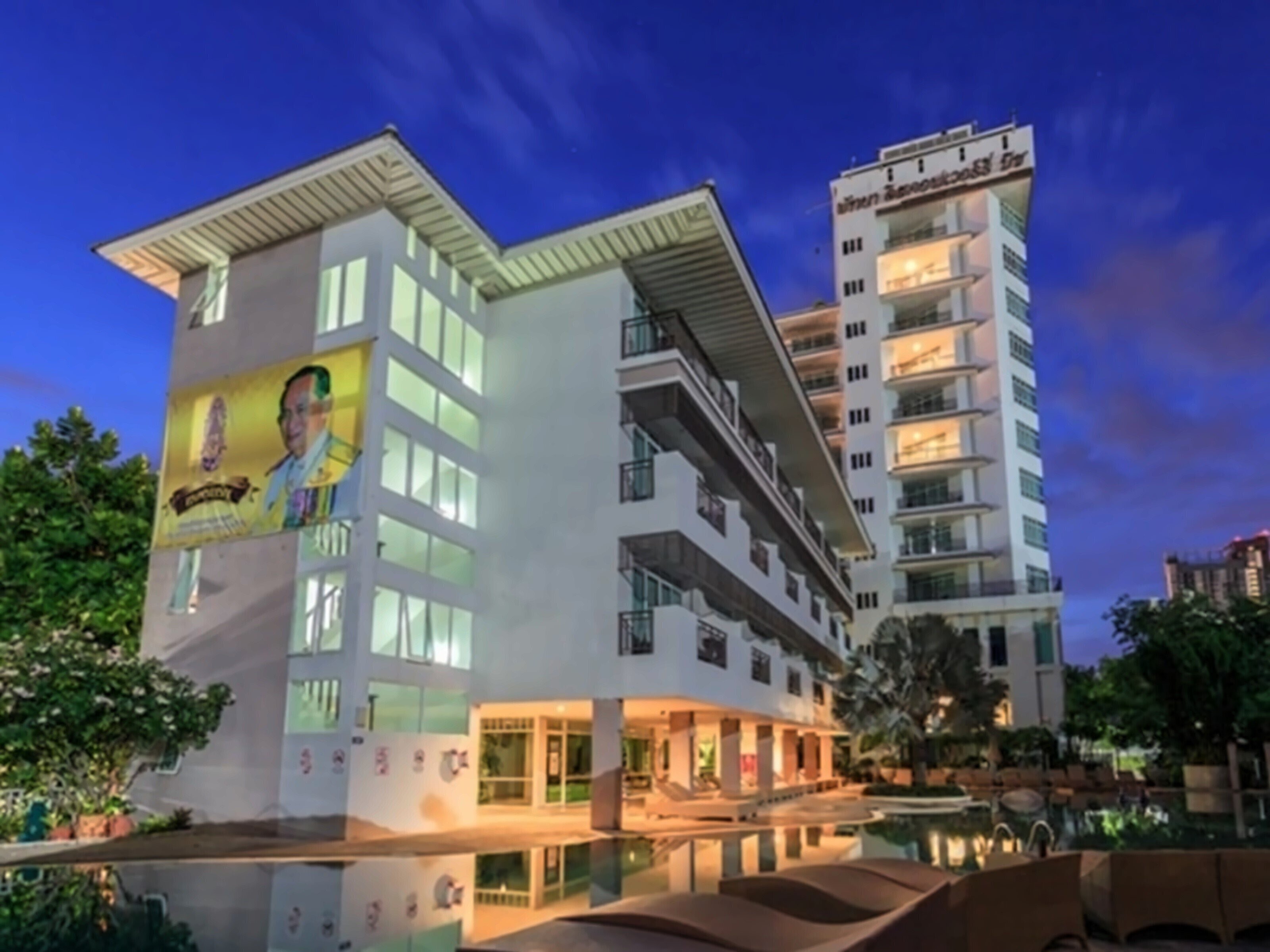 Отель Discovery Beach Hotel 4*