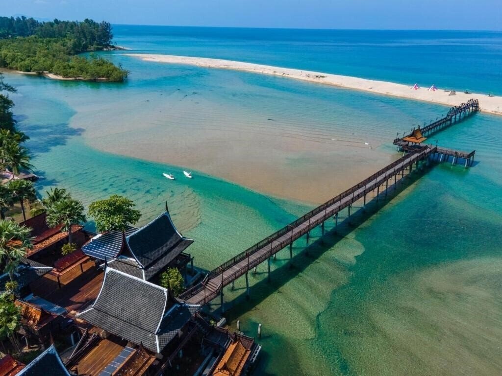 Отель Hotspring Beach Resort & SPA 4*