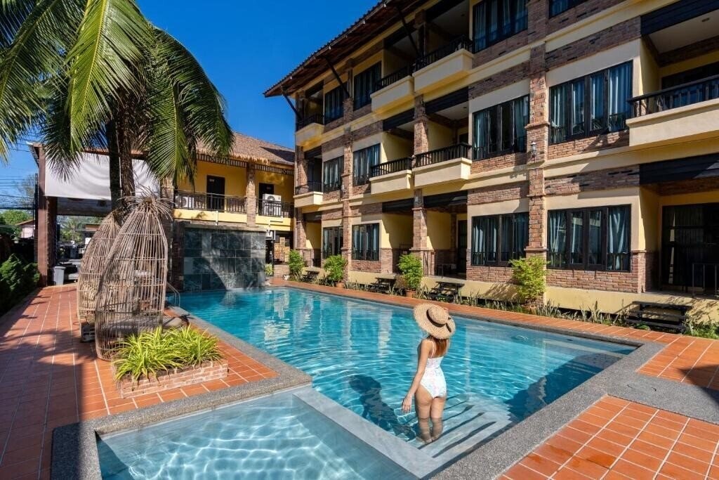 Отель Motive Cottage Resort 3*