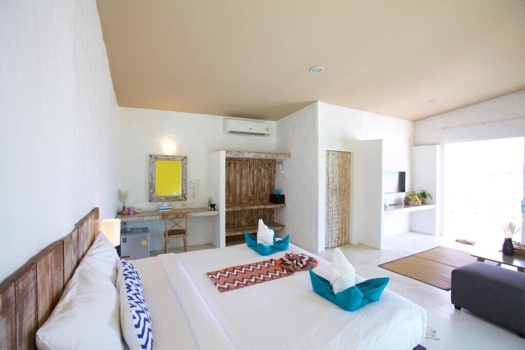 Фото Lime N Soda Beachfront Resort 3*
