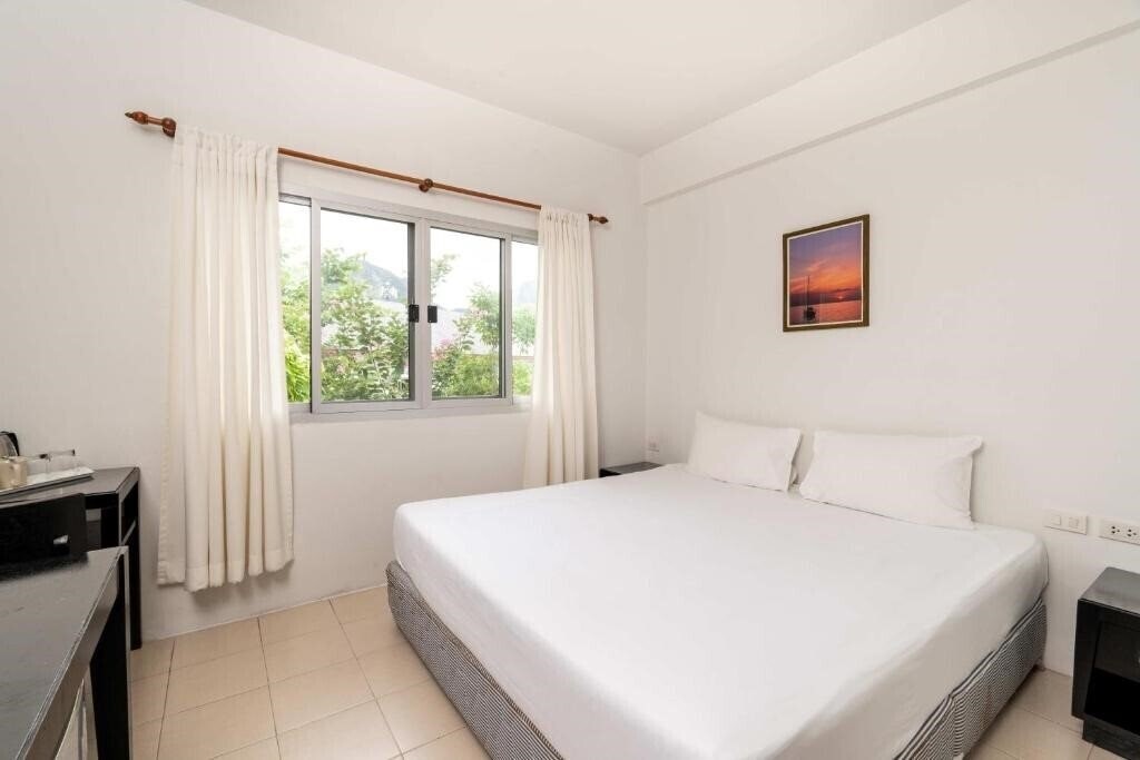 Phi Phi Charlie Beach 3* фотосуреті