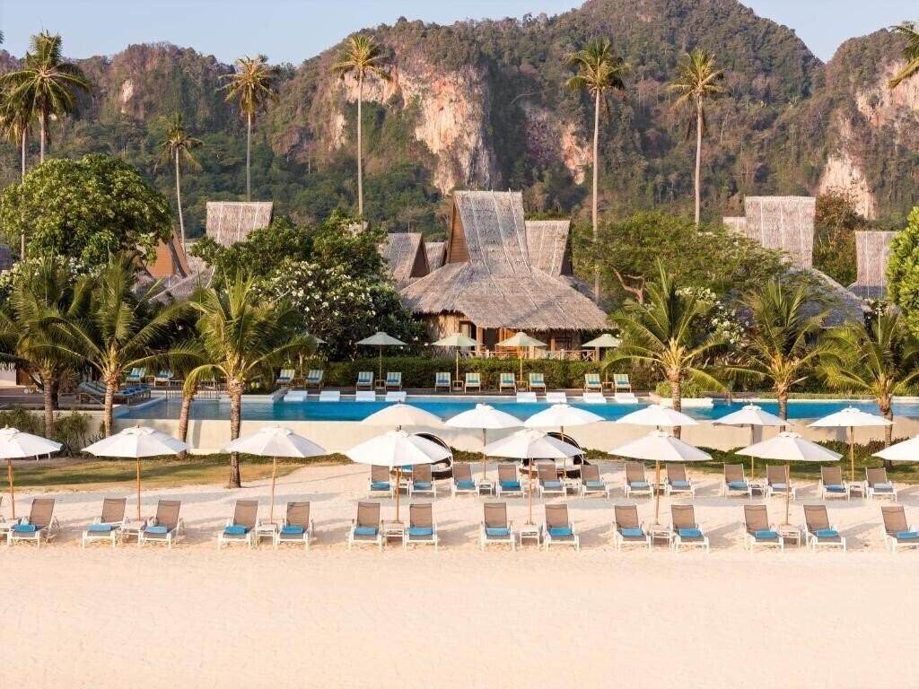 Phi Phi Island Village Beach Resort & Spa 4* қонақ үйі