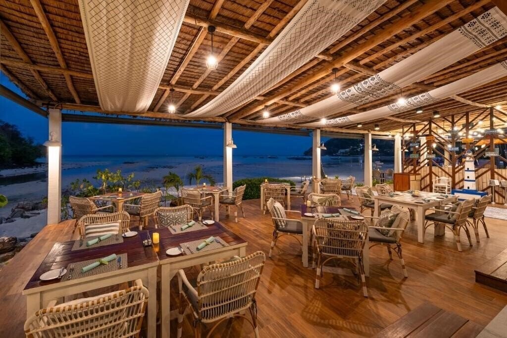 Phi Phi Island Village Beach Resort & Spa 4* фотосуреті