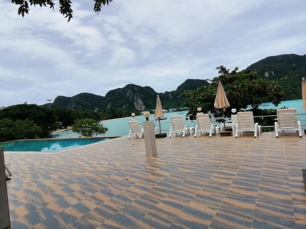 Отель Phi Phi Viewpoint Resort 3*