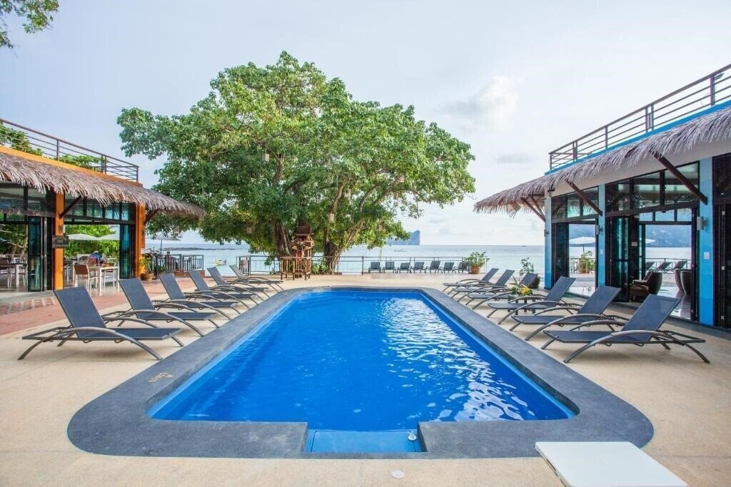 Phi Phi Long Beach Resort & Villa 3* суреті