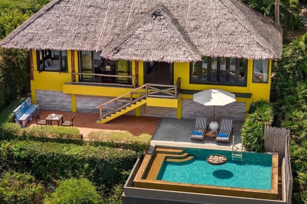 Отель Saii Phi Phi Island Village 4*