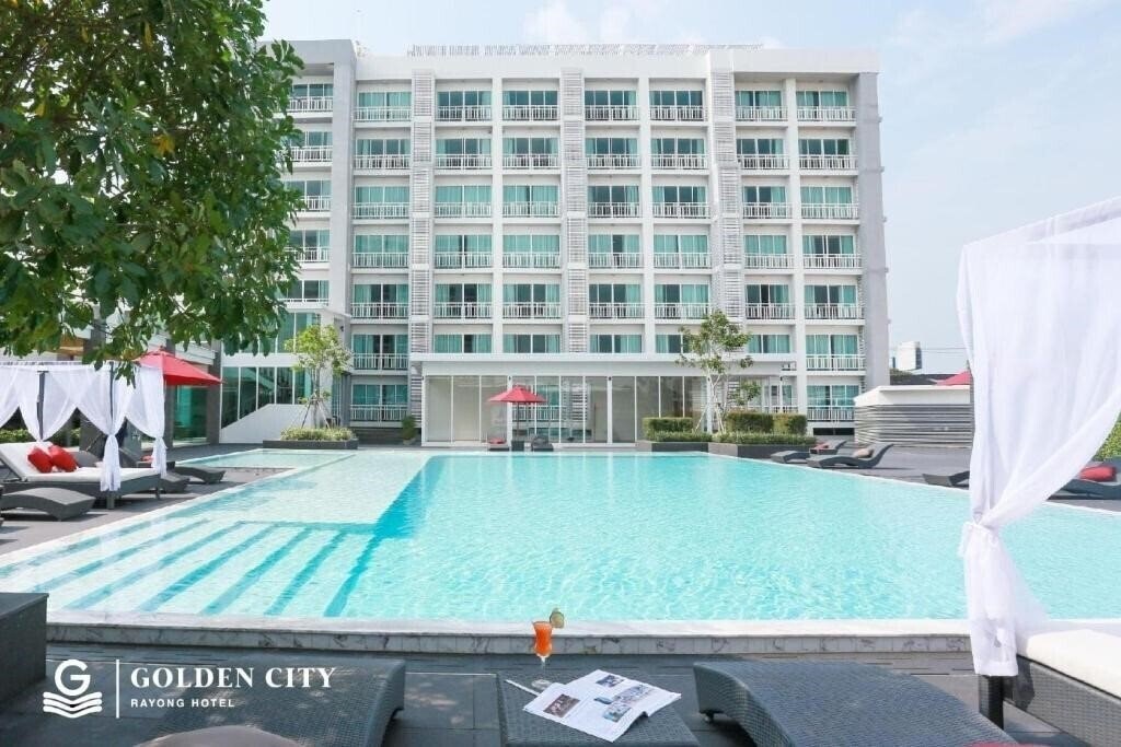 Отель Golden City Rayong 3*