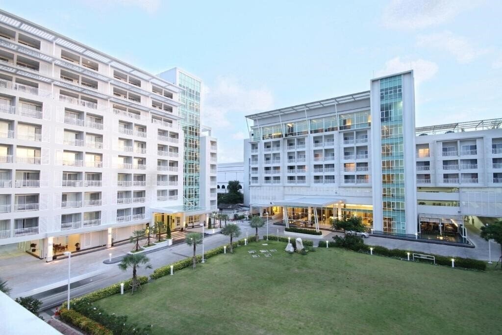 Отель Kameo Grand 4*