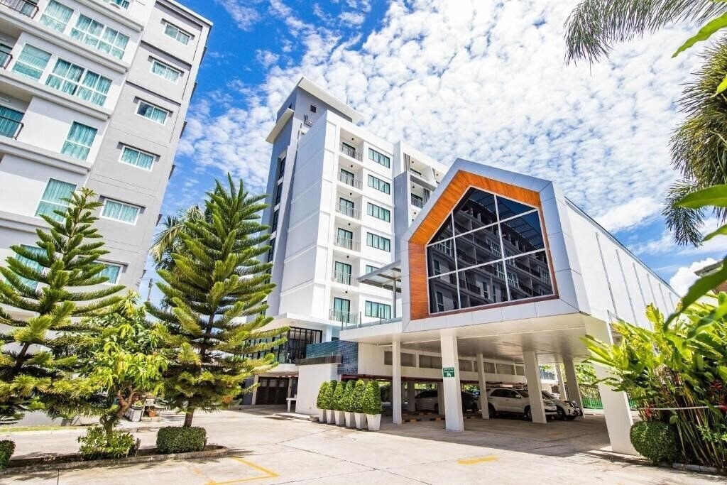 Отель Phavina Hotel Rayong 3*