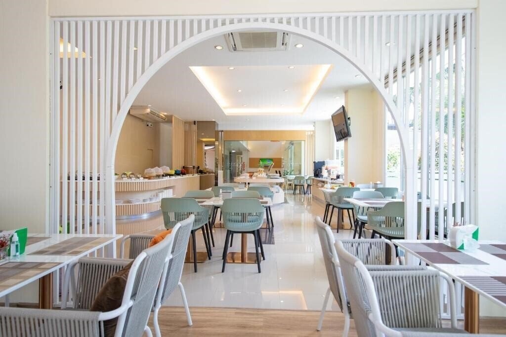Изображение Phavina Hotel Rayong 3*