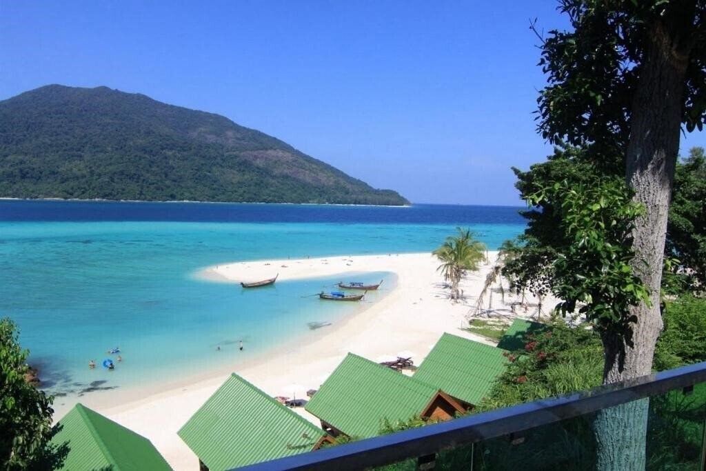 Отель Mountain Resort Koh Lipe 4*
