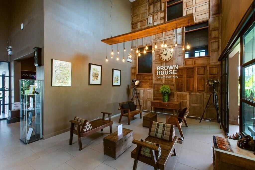 Фото Brown House Hotel 3*