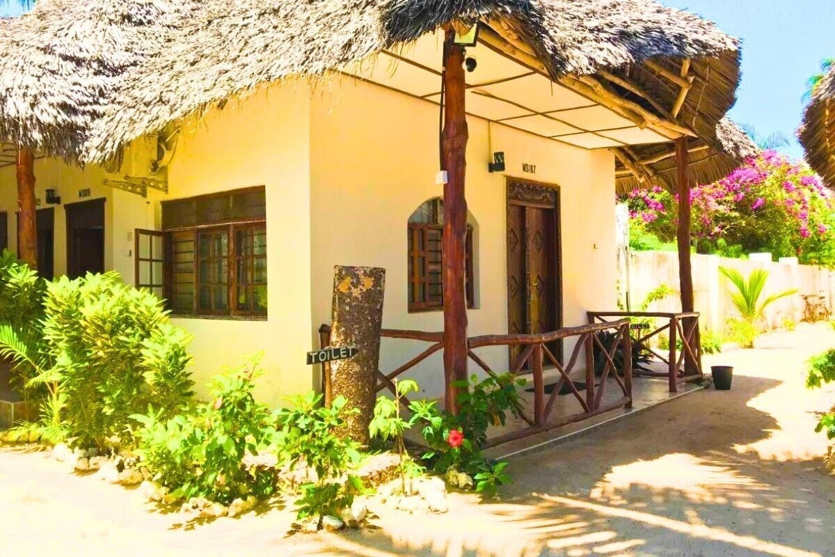Фото Jambiani White Sands Beach Hotel 3*