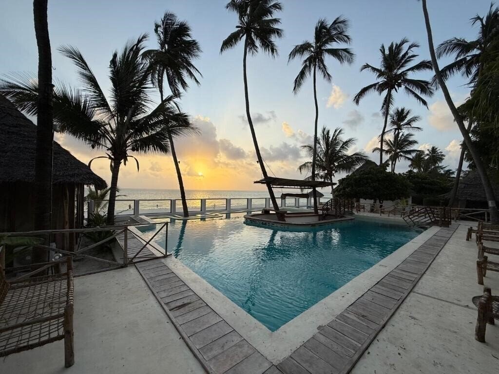 Tiki Beach Club & Resort 4* қонақ үйі