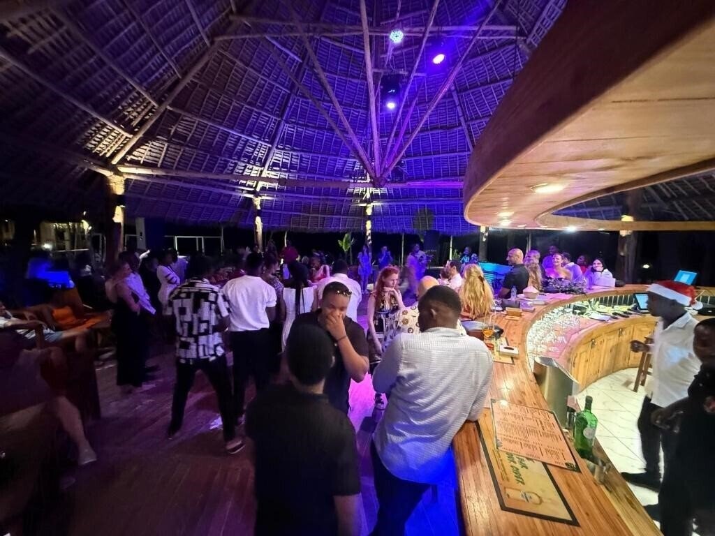 Tiki Beach Club & Resort 4* фотосуреті